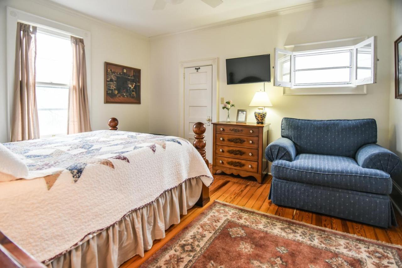 Bed & Breakfast Love Lane Bed & Breakfast Waynesville