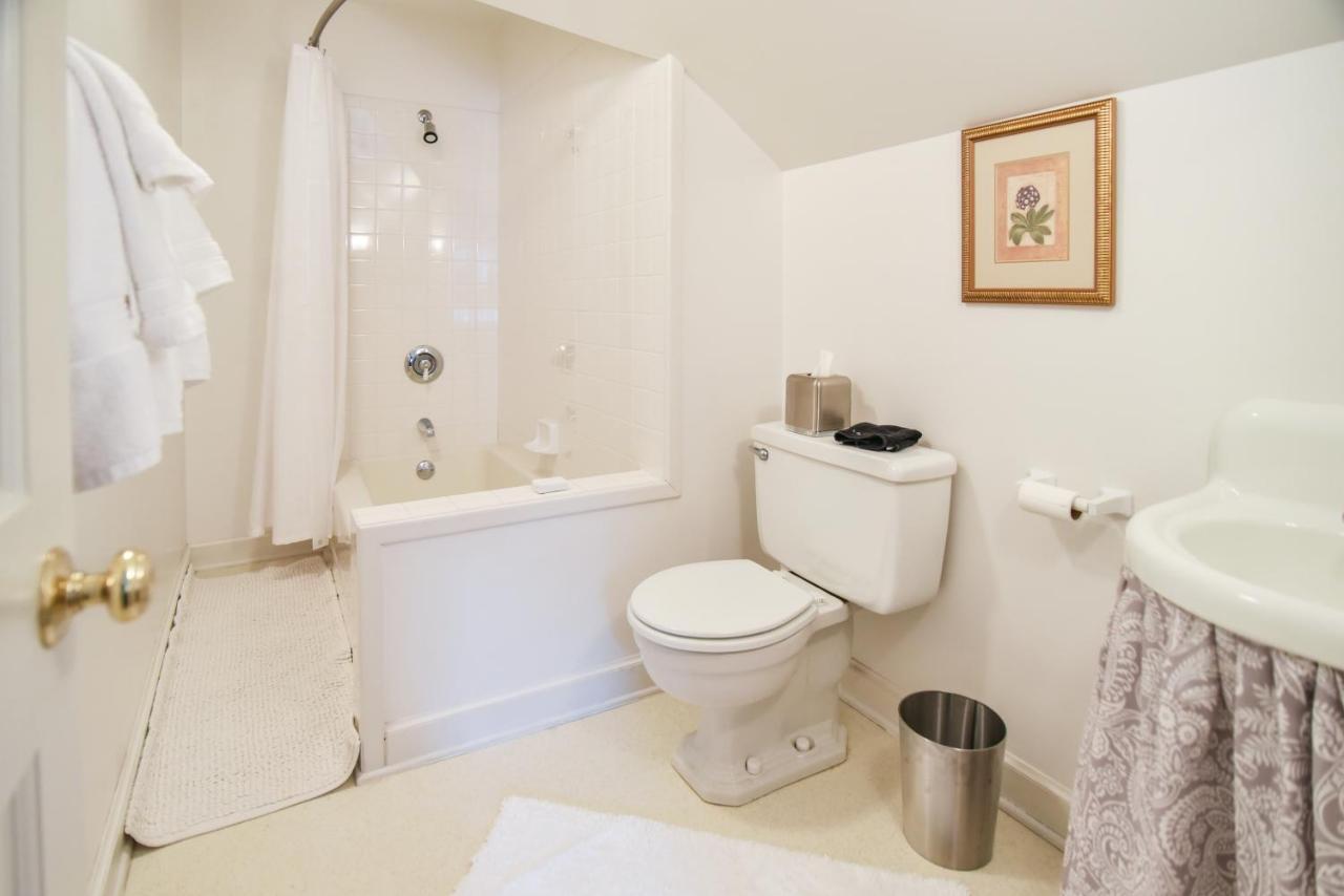 Love Lane Bed & Breakfast Bed & Breakfast 3*